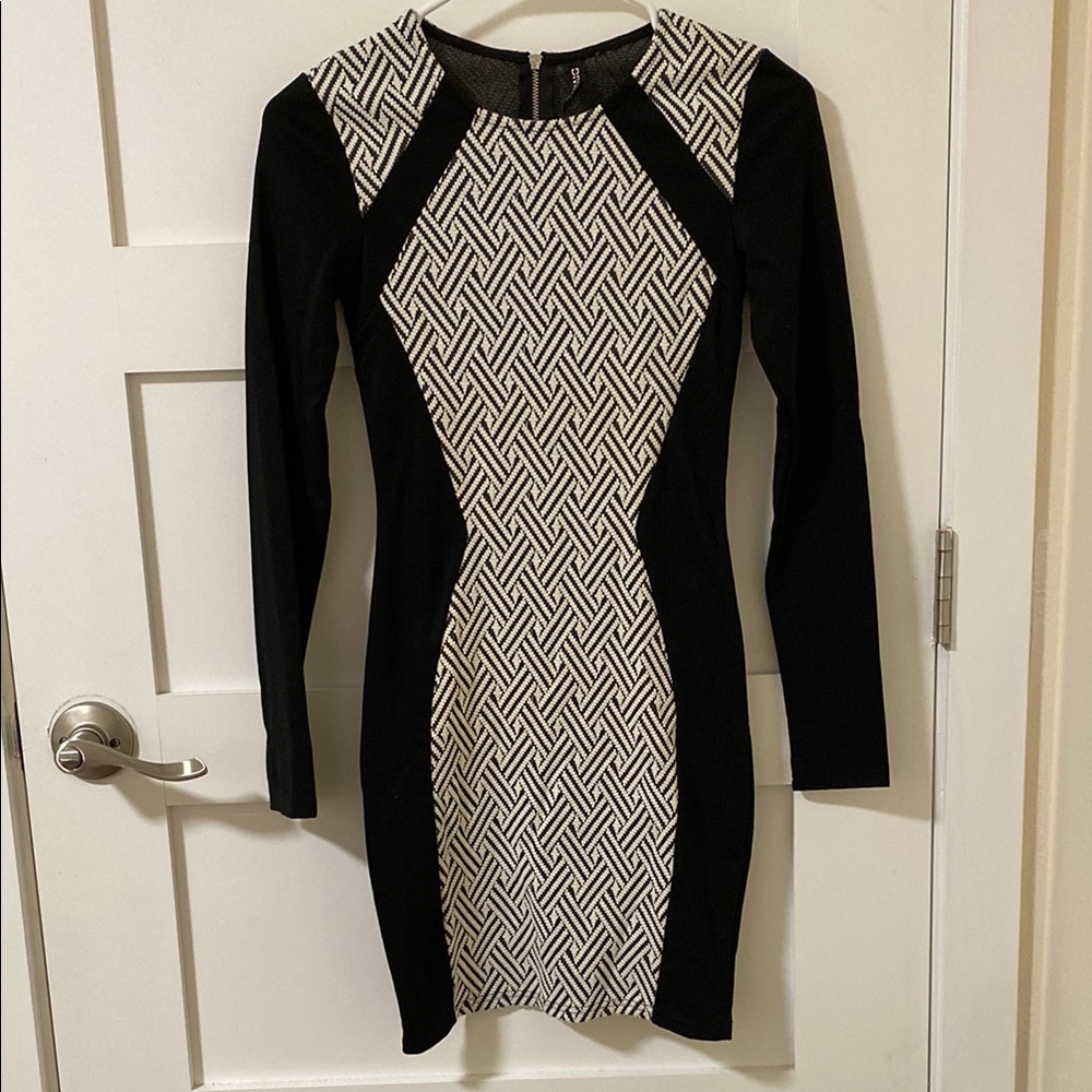 H&M Elegant Black and White Patterned Long Sleeve Dress Size 2